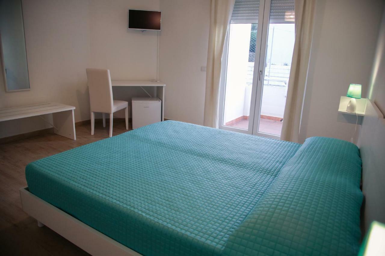 B&B Le Tre Spiagge Calasetta Exteriör bild